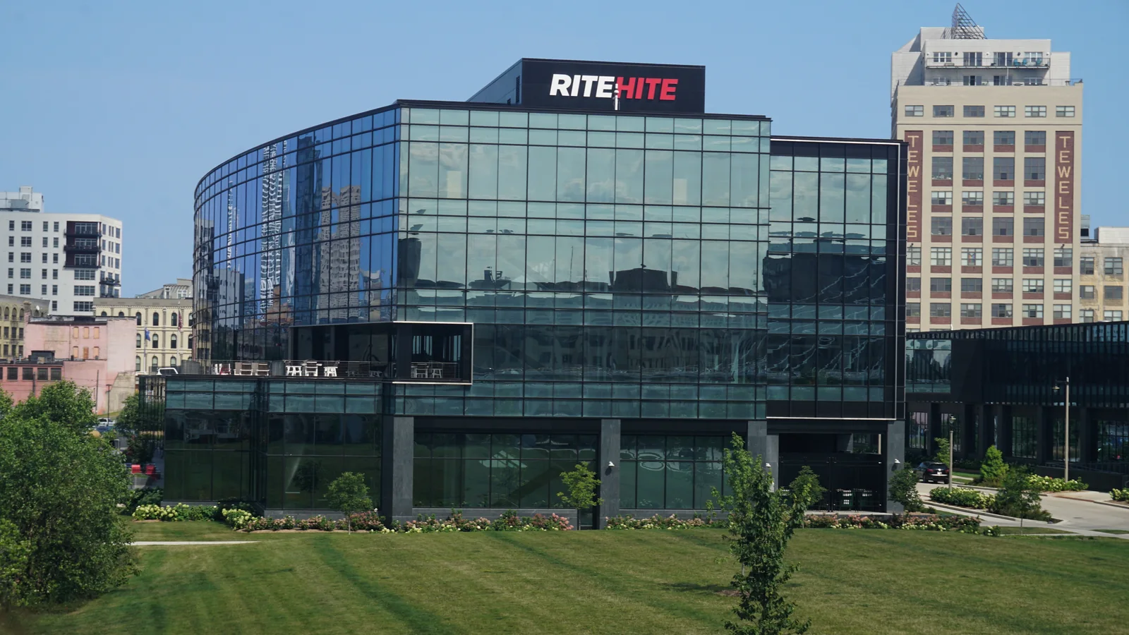 Corporate commercial facility and operations headquarters in the Midwest